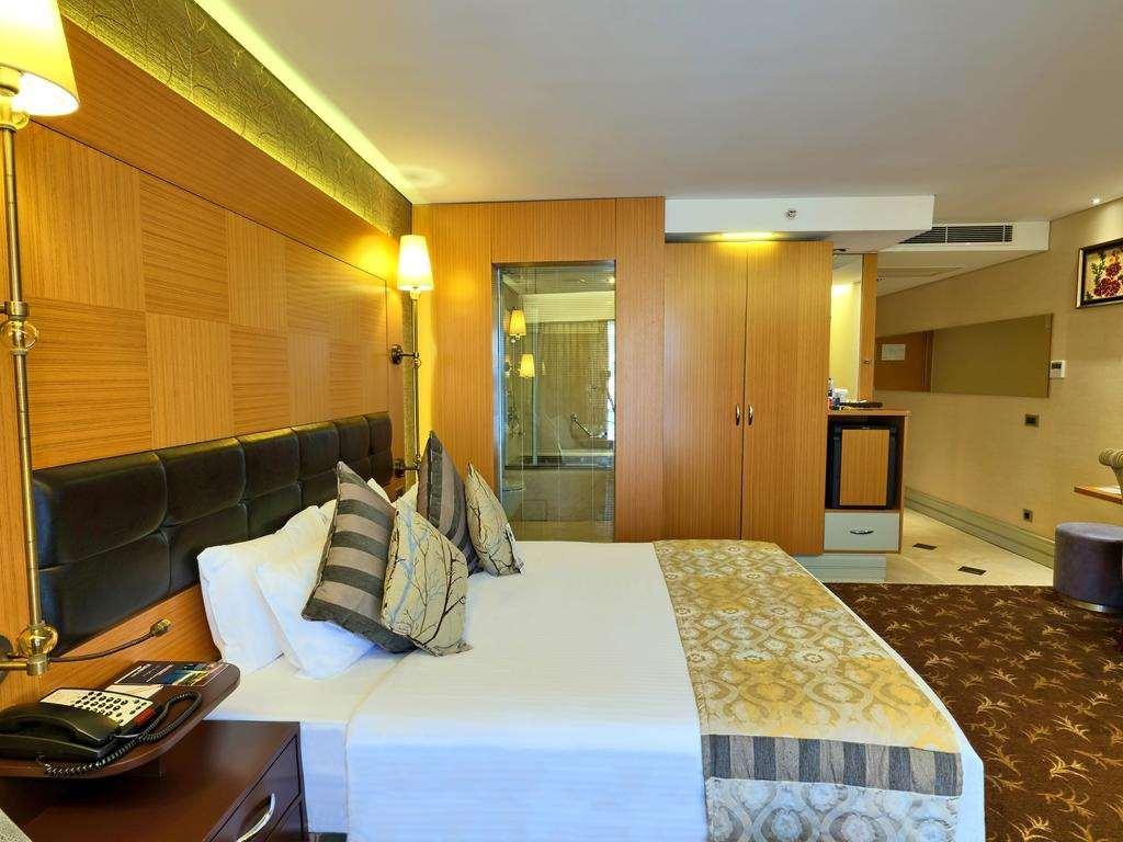 Istanbul Gonen Hotel Istambul Exterior foto A room at the hotel
