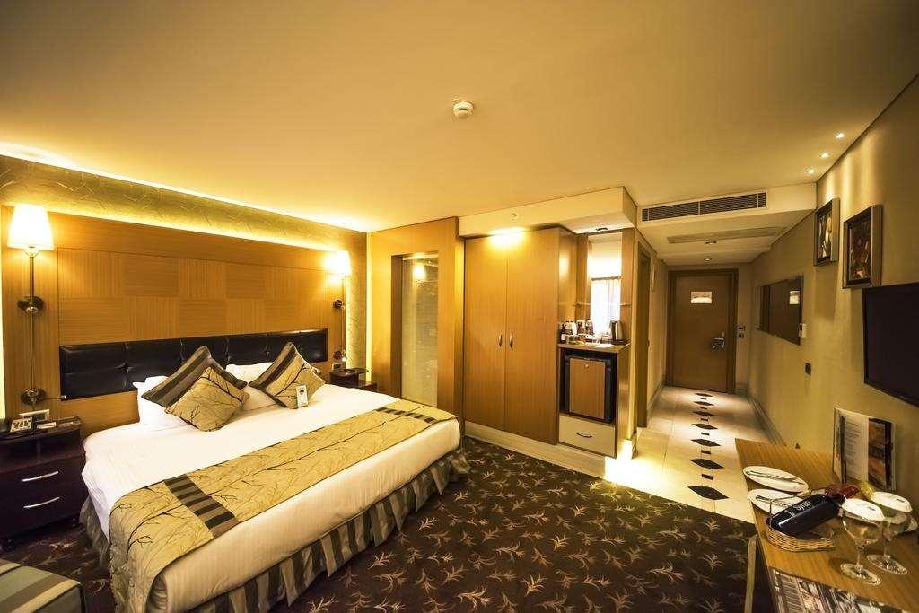 Istanbul Gonen Hotel Istambul Exterior foto A room at the hotel