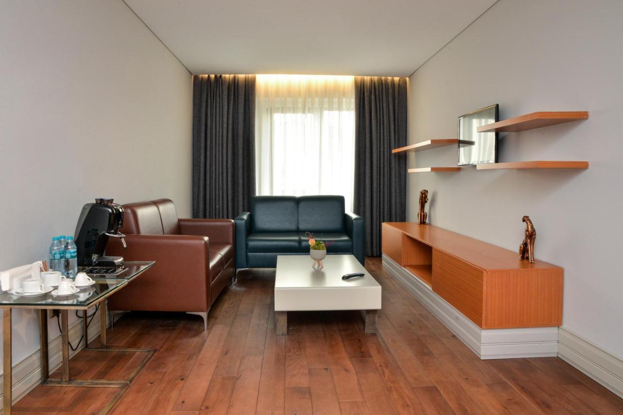 Istanbul Gonen Hotel Istambul Exterior foto A living room in a hotel