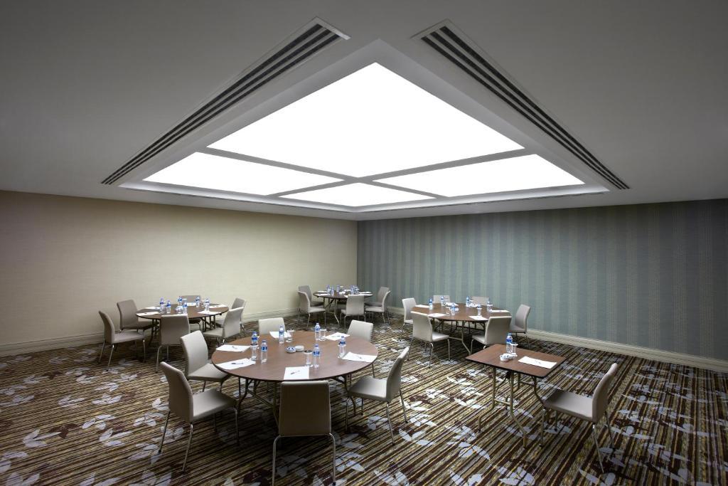 Istanbul Gonen Hotel Istambul Exterior foto A meeting room at the hotel